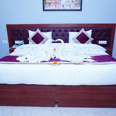 Expomart Inn Велика Нойда Номер фото