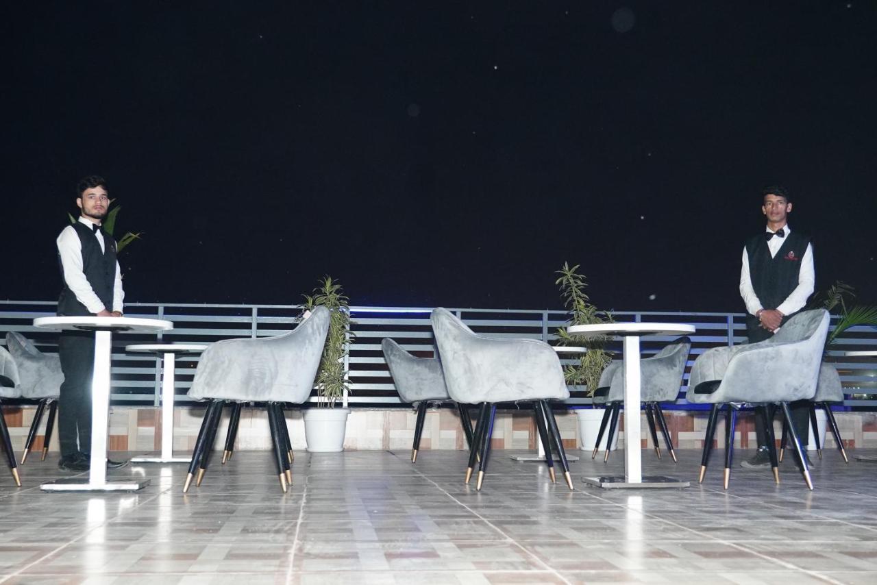 Expomart Inn Велика Нойда Екстер'єр фото