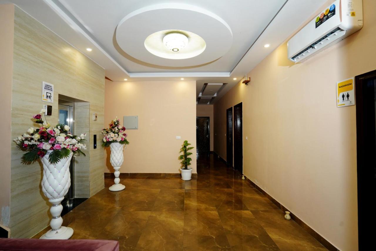 Expomart Inn Велика Нойда Екстер'єр фото